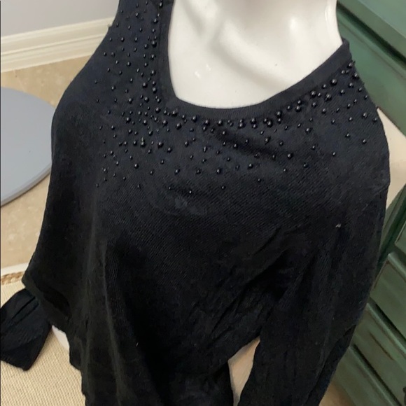 Beautiful blouse - Picture 2 of 3